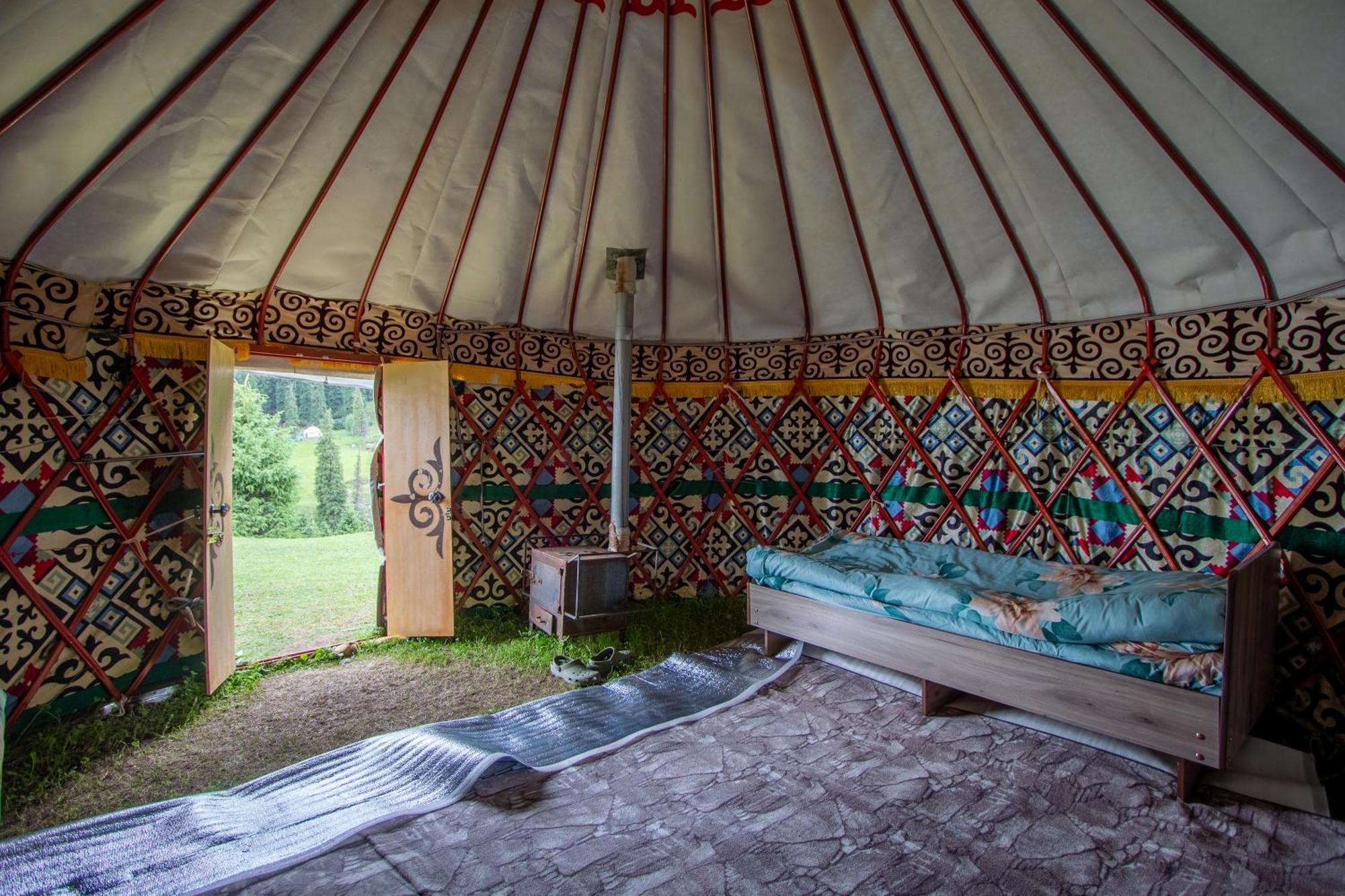 Hotel Eco Yurt Camp Arashan à Teploklyuchenka Extérieur photo