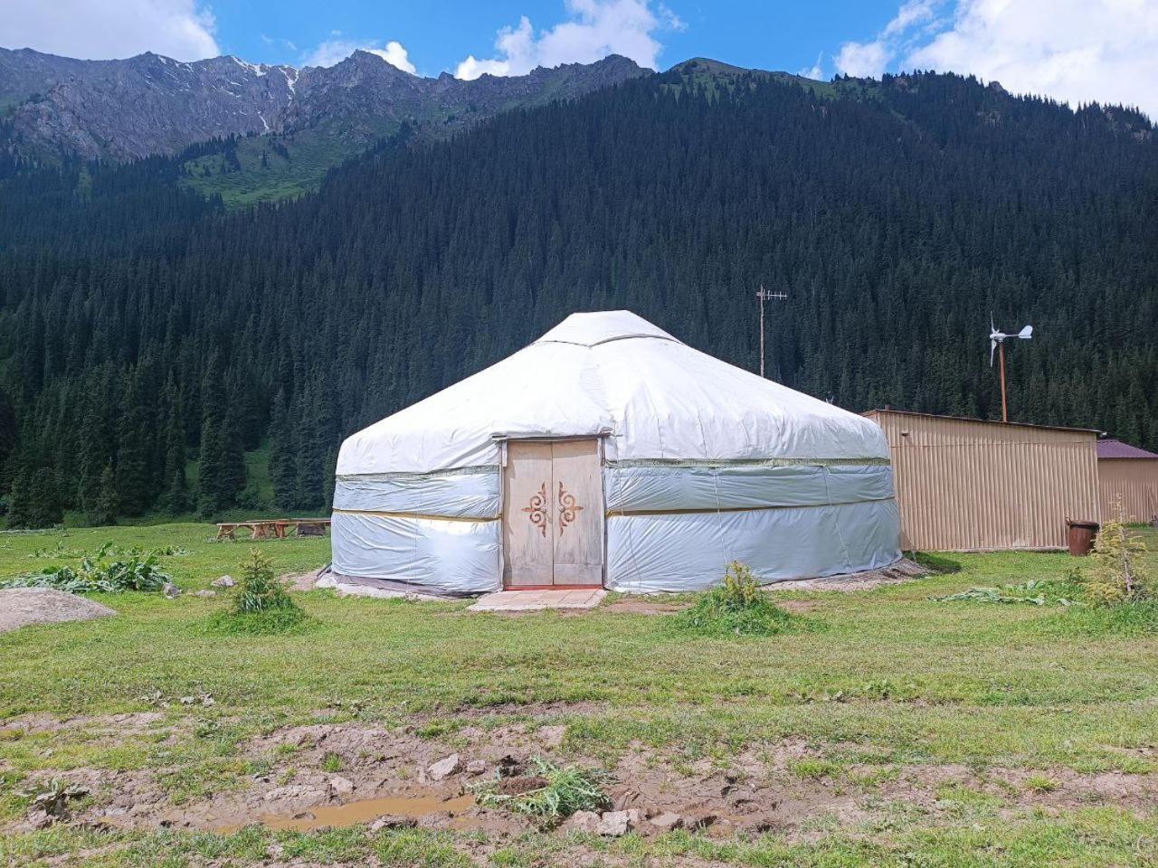 Hotel Eco Yurt Camp Arashan à Teploklyuchenka Extérieur photo